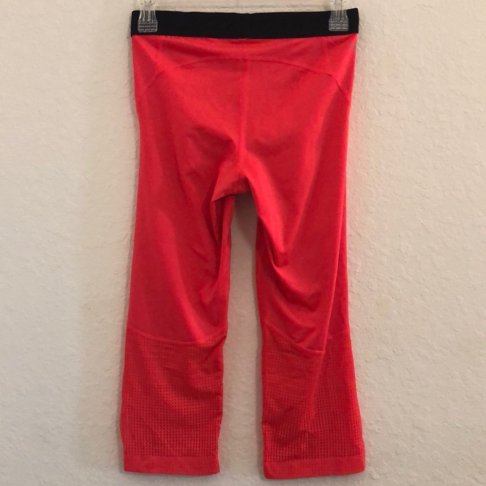 Nike Pro - Picture 2 of 2
